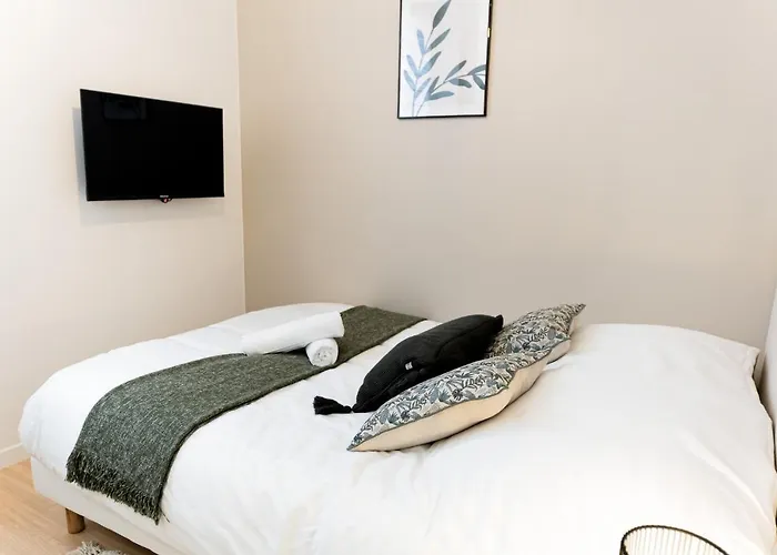 Le Tropical - Beau Centre - Gare - Tram *